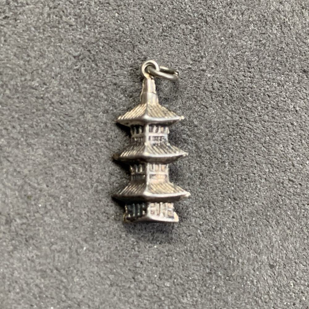 Vintage Japanese Pagoda 3D Tiered Dangle Charm Pendant Sterling 925 Silver. 1a